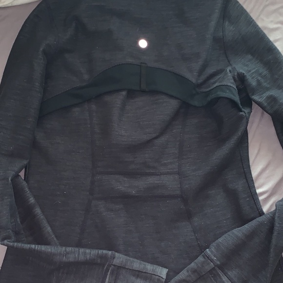 Lululemon Studio Define - Picture 2 of 3